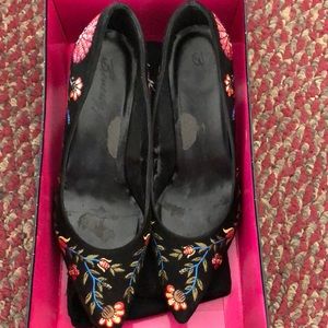 Beverly Feldman pumps